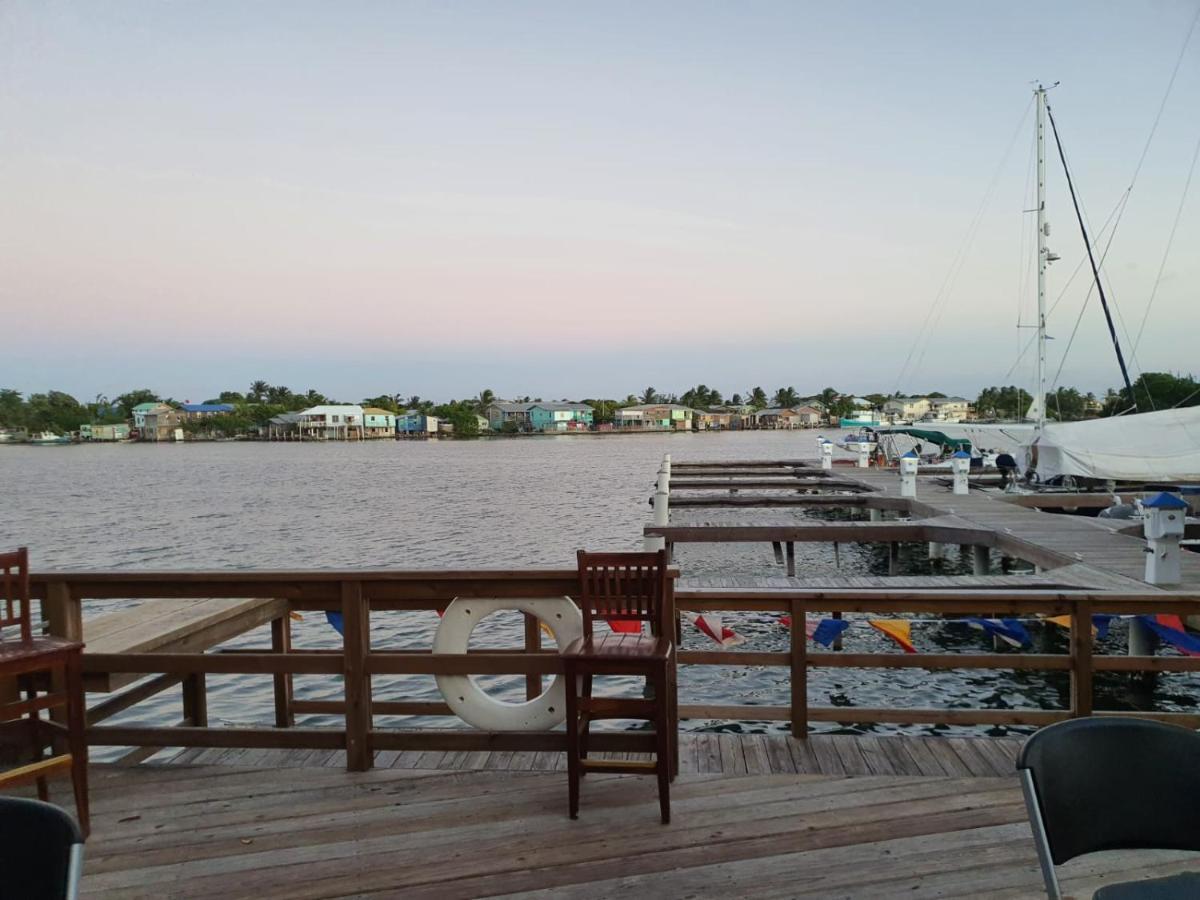 Hotel And Dive Center Roatan Yacht Club French Harbour Exterior foto