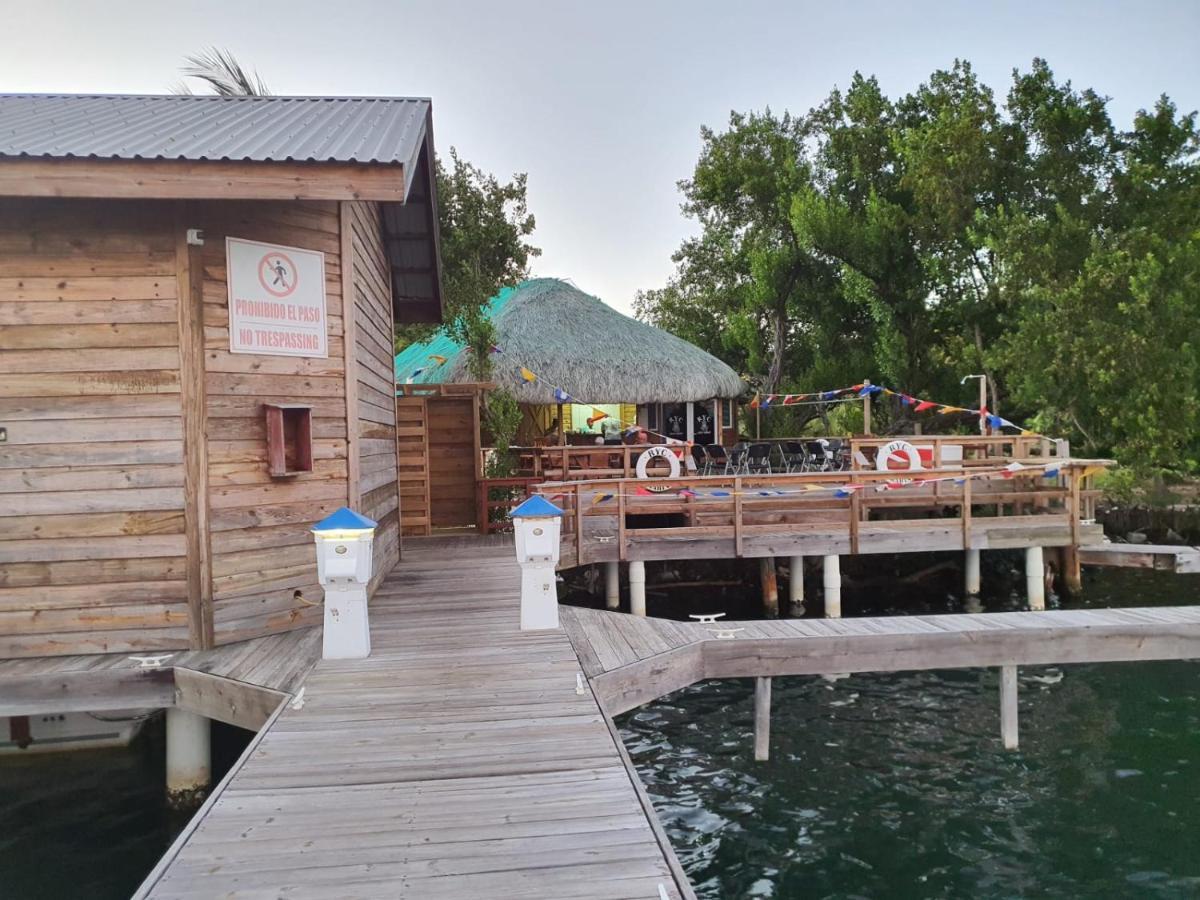 Hotel And Dive Center Roatan Yacht Club French Harbour Exterior foto