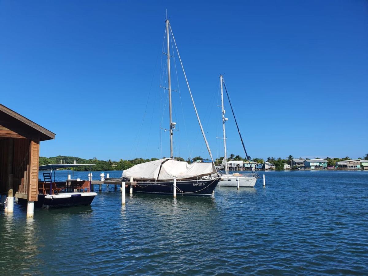 Hotel And Dive Center Roatan Yacht Club French Harbour Exterior foto