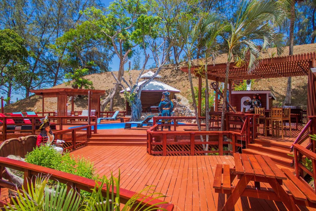 Hotel And Dive Center Roatan Yacht Club French Harbour Exterior foto