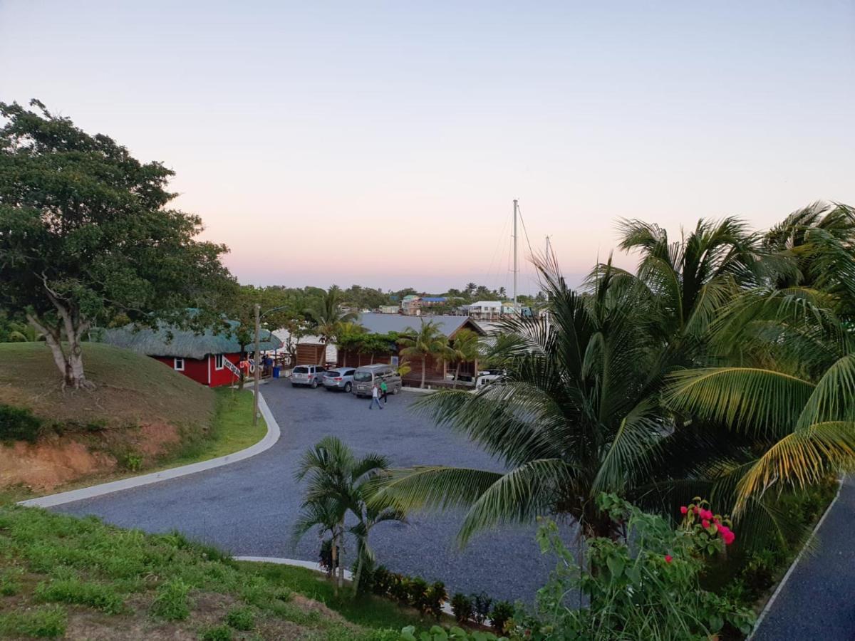 Hotel And Dive Center Roatan Yacht Club French Harbour Exterior foto